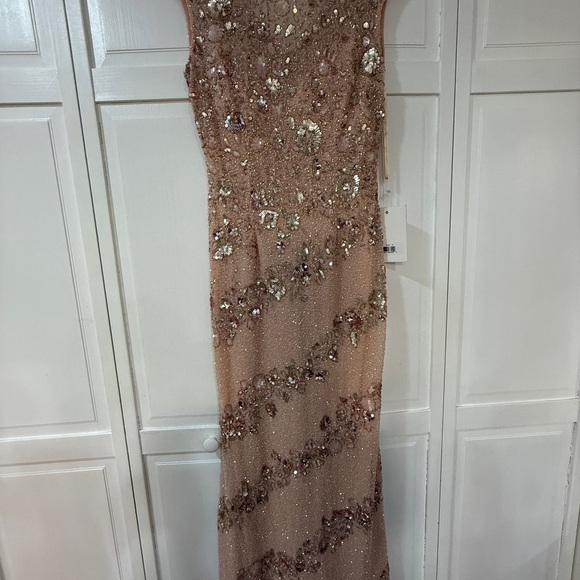 Mac Duggal Nude Silver Bateau Neck Cap Sleeve Floral Beaded Trumpet Gown Size 8 - Picture 8 of 17